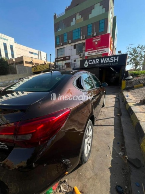 Opel Astra 2016 Eggplant Automatic Used for Sale in Sheikh Zayed City - 4