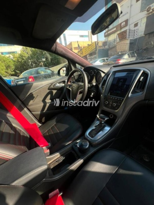 Opel Astra 2016 Eggplant Automatic Used for Sale in Sheikh Zayed City - 7