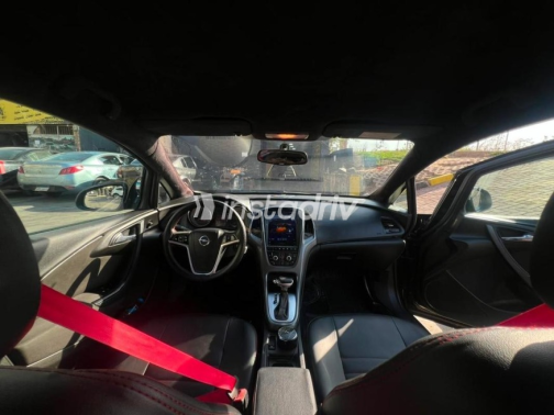 Opel Astra 2016 Eggplant Automatic Used for Sale in Sheikh Zayed City - 8