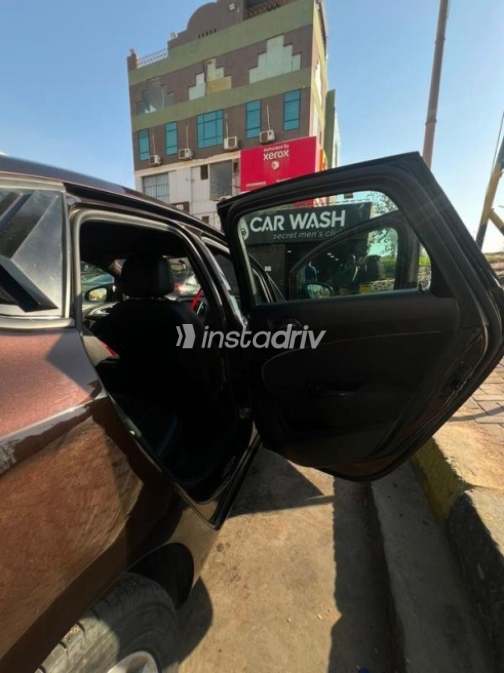 Opel Astra 2016 Eggplant Automatic Used for Sale in Sheikh Zayed City - 9