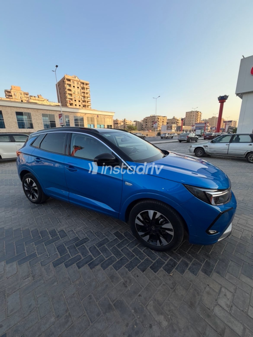 اوبل جراند لاند 2024 أزرق أوتوماتيك مستعملة للبيع في القاهرة الكبرى ( القاهرة - الجيزة) - 4