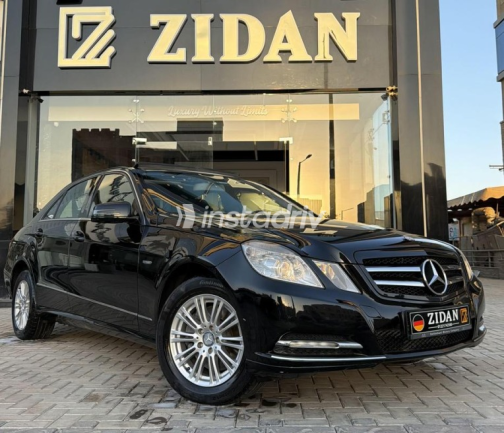 مرسيدس E 250 2011 أسود أوتوماتيك مستعملة للبيع في مدينة الشيخ زايد - 1