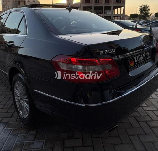مرسيدس E 250 2011 أسود أوتوماتيك مستعملة للبيع في مدينة الشيخ زايد - 3