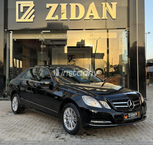 مرسيدس E 250 2011 أسود أوتوماتيك مستعملة للبيع في مدينة الشيخ زايد - 5
