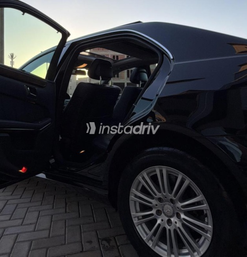 مرسيدس E 250 2011 أسود أوتوماتيك مستعملة للبيع في مدينة الشيخ زايد - 8
