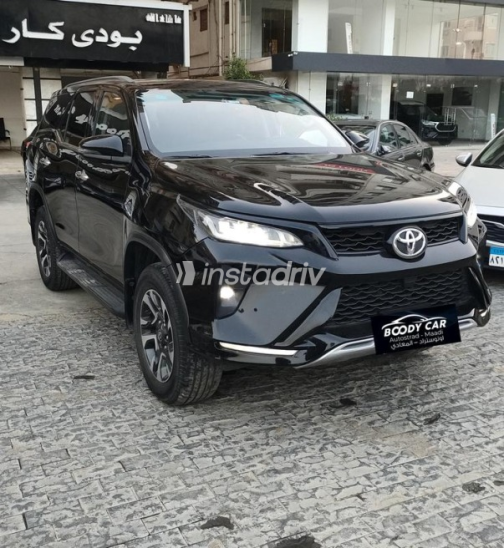 Toyota Fortuner 2023 Black Automatic Used for Sale in Maadi - 2