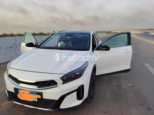 كيا اكسيد 2024 أبيض أوتوماتيك مستعملة للبيع في سوهاج - 2