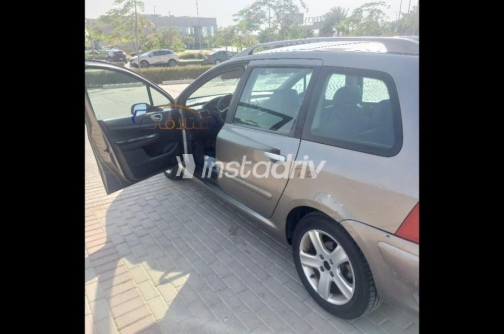 Peugeot 207 SW 2005 Beige Automatic Used for Sale in Cairo - 7