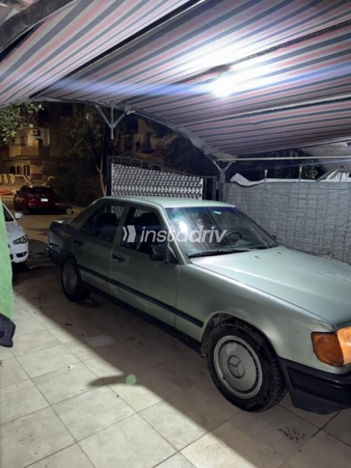مرسيدس E 200 1988 أبيض يدوي مستعملة للبيع في مدينة السادات - 2