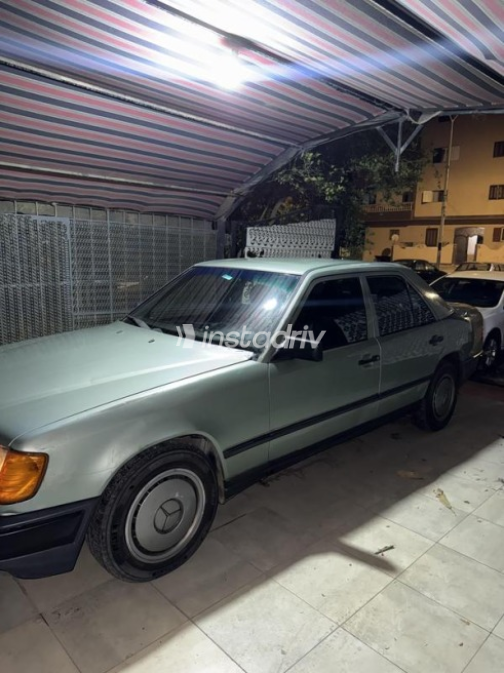 مرسيدس E 200 1988 أبيض يدوي مستعملة للبيع في مدينة السادات - 3