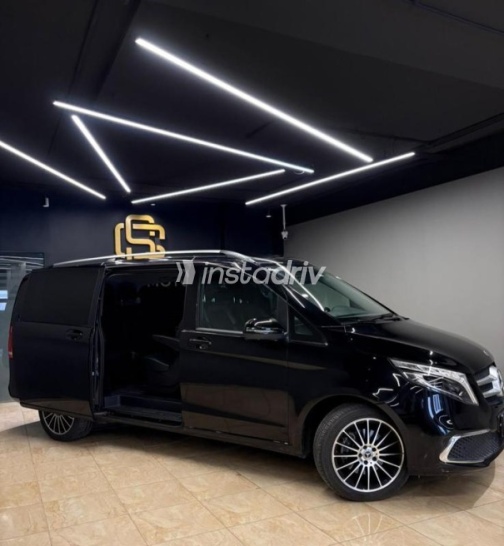 Mercedes V 250 2022 Black Automatic Used for Sale in Maadi - 1