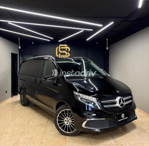 Mercedes V 250 2022 Black Automatic Used for Sale in Maadi - 2