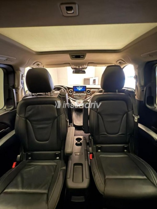 Mercedes V 250 2022 Black Automatic Used for Sale in Maadi - 3