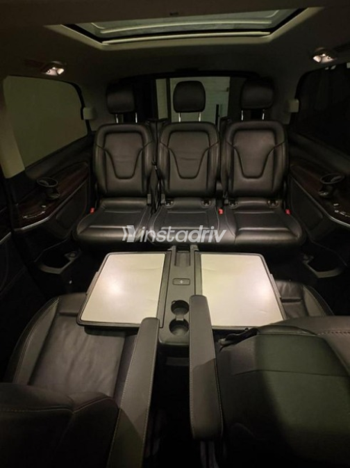Mercedes V 250 2022 Black Automatic Used for Sale in Maadi - 4