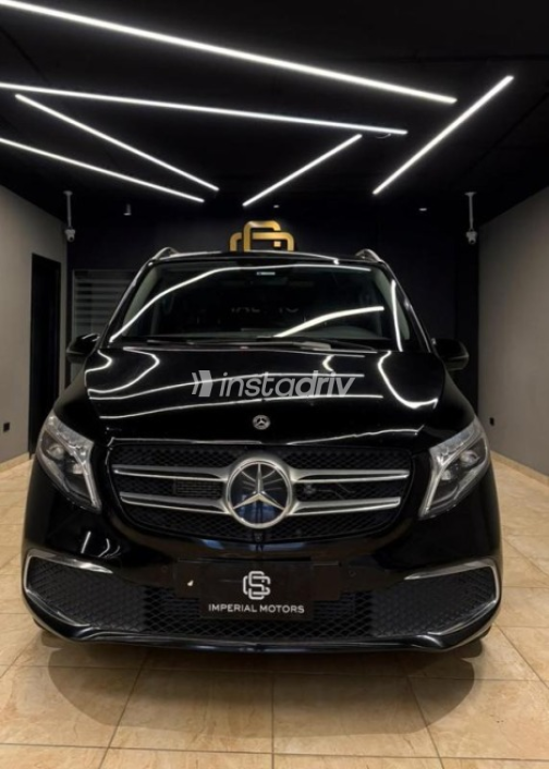 Mercedes V 250 2022 Black Automatic Used for Sale in Maadi - 5