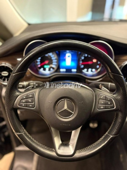 Mercedes V 250 2022 Black Automatic Used for Sale in Maadi - 6