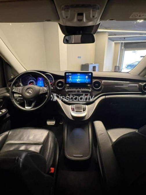 Mercedes V 250 2022 Black Automatic Used for Sale in Maadi - 7