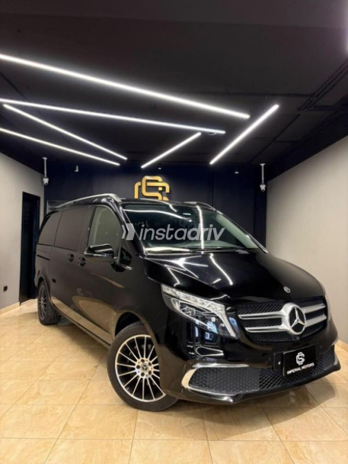 Mercedes V 250 2022 Black Automatic Used for Sale in Maadi - 8