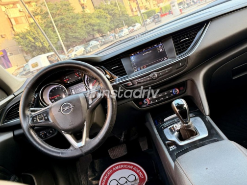 Opel Insignia 2019 Black Automatic Used for Sale in Nasr city - 9