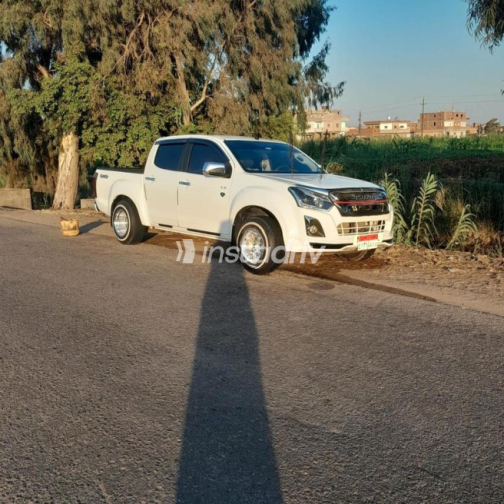 Isuzu D max 2017 Silver Manual Used for Sale in Mansoura - 2