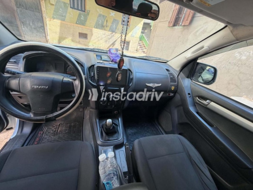 Isuzu D max 2017 Silver Manual Used for Sale in Mansoura - 3