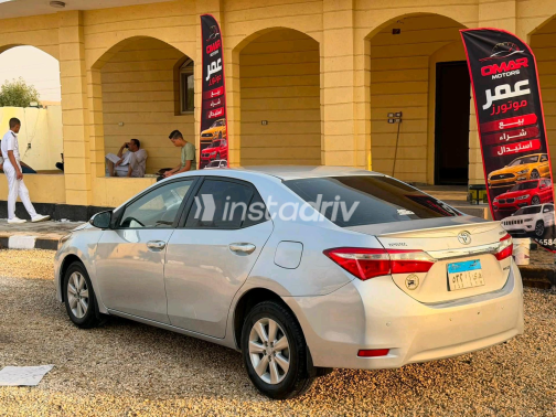 Toyota Corolla 2015 Silver Automatic Used for Sale in Greater Cairo ( Cairo + Giza) - 3