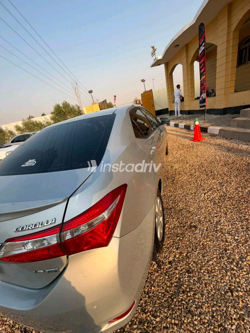 Toyota Corolla 2015 Silver Automatic Used for Sale in Greater Cairo ( Cairo + Giza) - 4