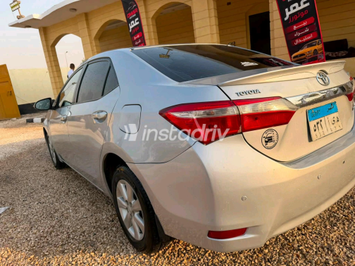 Toyota Corolla 2015 Silver Automatic Used for Sale in Greater Cairo ( Cairo + Giza) - 6