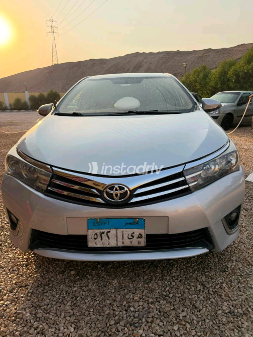 Toyota Corolla 2015 Silver Automatic Used for Sale in Greater Cairo ( Cairo + Giza) - 8