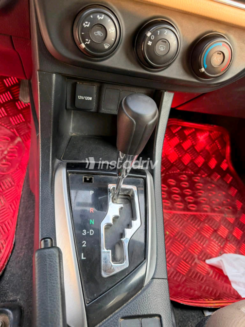 Toyota Corolla 2015 Silver Automatic Used for Sale in Greater Cairo ( Cairo + Giza) - 9