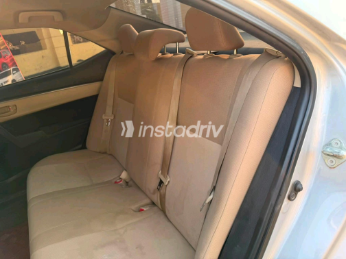 Toyota Corolla 2015 Silver Automatic Used for Sale in Greater Cairo ( Cairo + Giza) - 10