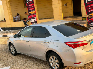 Toyota Corolla 2015 Silver Automatic Used for Sale in Greater Cairo ( Cairo + Giza)