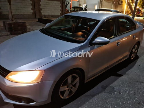 Volkswagen Jetta 2013 Silver Automatic Used for Sale in Cairo - 2