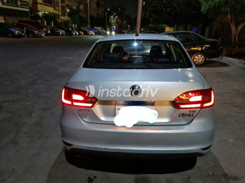 Volkswagen Jetta 2013 Silver Automatic Used for Sale in Cairo - 4