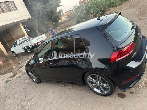 فولكس فاغن جولف 7 2019 أسود أوتوماتيك مستعملة للبيع في القاهرة الكبرى ( القاهرة - الجيزة) - 6