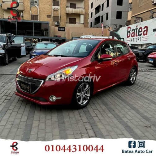 Peugeot 208 2015 Red Automatic Used for Sale in Nasr city - 1