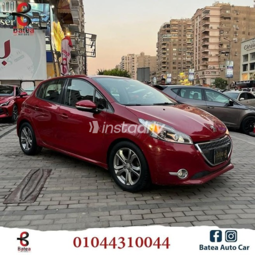 Peugeot 208 2015 Red Automatic Used for Sale in Nasr city - 3