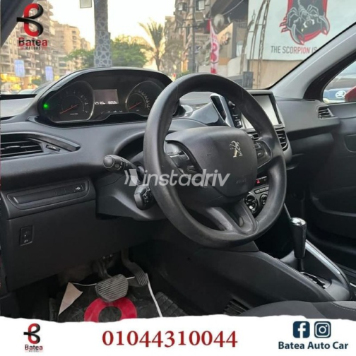 Peugeot 208 2015 Red Automatic Used for Sale in Nasr city - 6