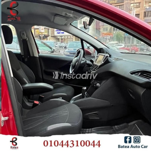 Peugeot 208 2015 Red Automatic Used for Sale in Nasr city - 8