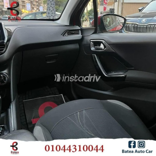 Peugeot 208 2015 Red Automatic Used for Sale in Nasr city - 9