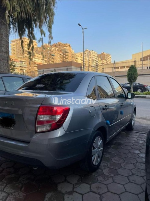Lada Granta 2022 Silver Manual Used for Sale in Maadi - 6