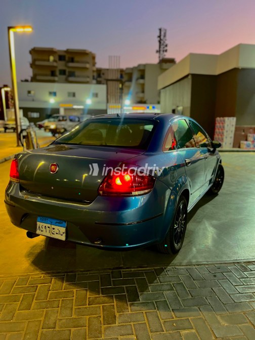 Fiat Linea 2009 Blue Manual Used for Sale in Greater Cairo ( Cairo + Giza) - 6
