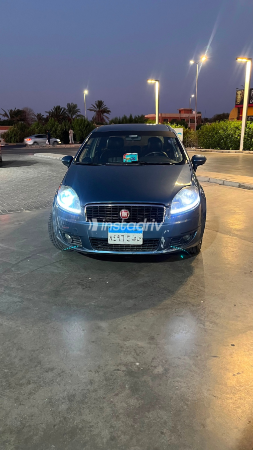 Fiat Linea 2009 Blue Manual Used for Sale in Greater Cairo ( Cairo + Giza) - 10