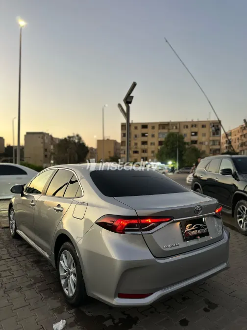 تويوتا كورولا 2023 فضي أوتوماتيك مستعملة للبيع في القاهرة الكبرى ( القاهرة - الجيزة) - 1