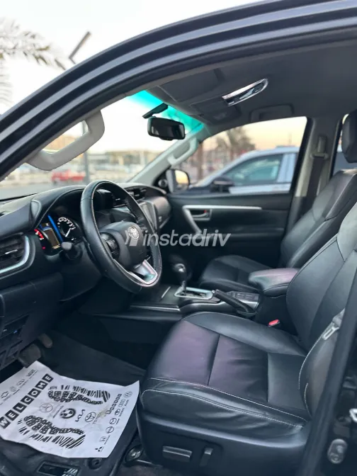 تويوتا فورتشنر 2023 أسود أوتوماتيك مستعملة للبيع في القاهرة الكبرى ( القاهرة - الجيزة) - 4