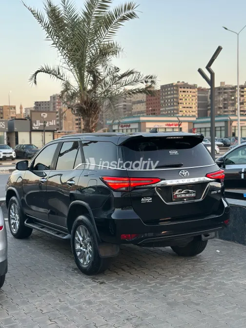 تويوتا فورتشنر 2023 أسود أوتوماتيك مستعملة للبيع في القاهرة الكبرى ( القاهرة - الجيزة) - 5