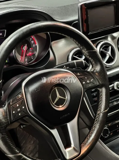 مرسيدس GLA 200 2015 أحمر أوتوماتيك مستعملة للبيع في القاهرة الكبرى ( القاهرة - الجيزة) - 1