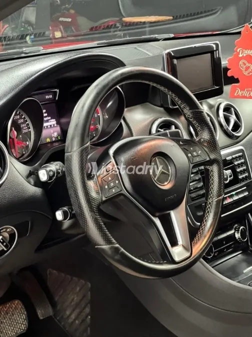 مرسيدس GLA 200 2015 أحمر أوتوماتيك مستعملة للبيع في القاهرة الكبرى ( القاهرة - الجيزة) - 4