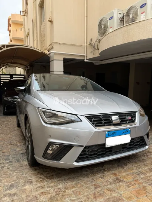 Seat Ibiza 2024 Silver Automatic Used for Sale in Greater Cairo ( Cairo + Giza) - 3