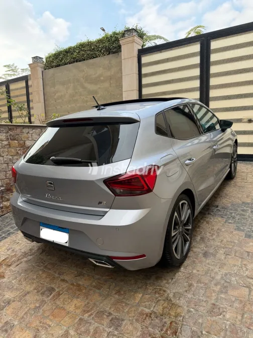 Seat Ibiza 2024 Silver Automatic Used for Sale in Greater Cairo ( Cairo + Giza) - 5